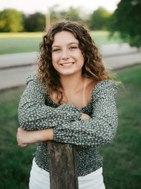 Grace Smith is the daughter of Jake Smith & Alisha Miller.  Grace plans to attend Fort Hays State University and major in Biology.